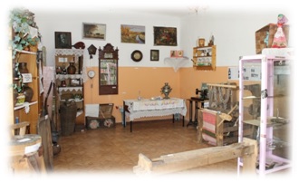 мини - музей, где собраны старинные предметы крестьянского быта и обихода