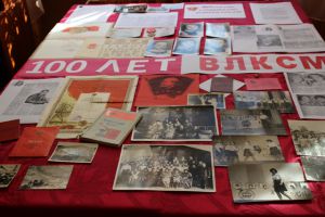 Выставка к 100 летию Комсомола