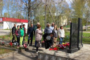 Торжественное возложение цветов в честь Дня Победы у мемориала Памяти.